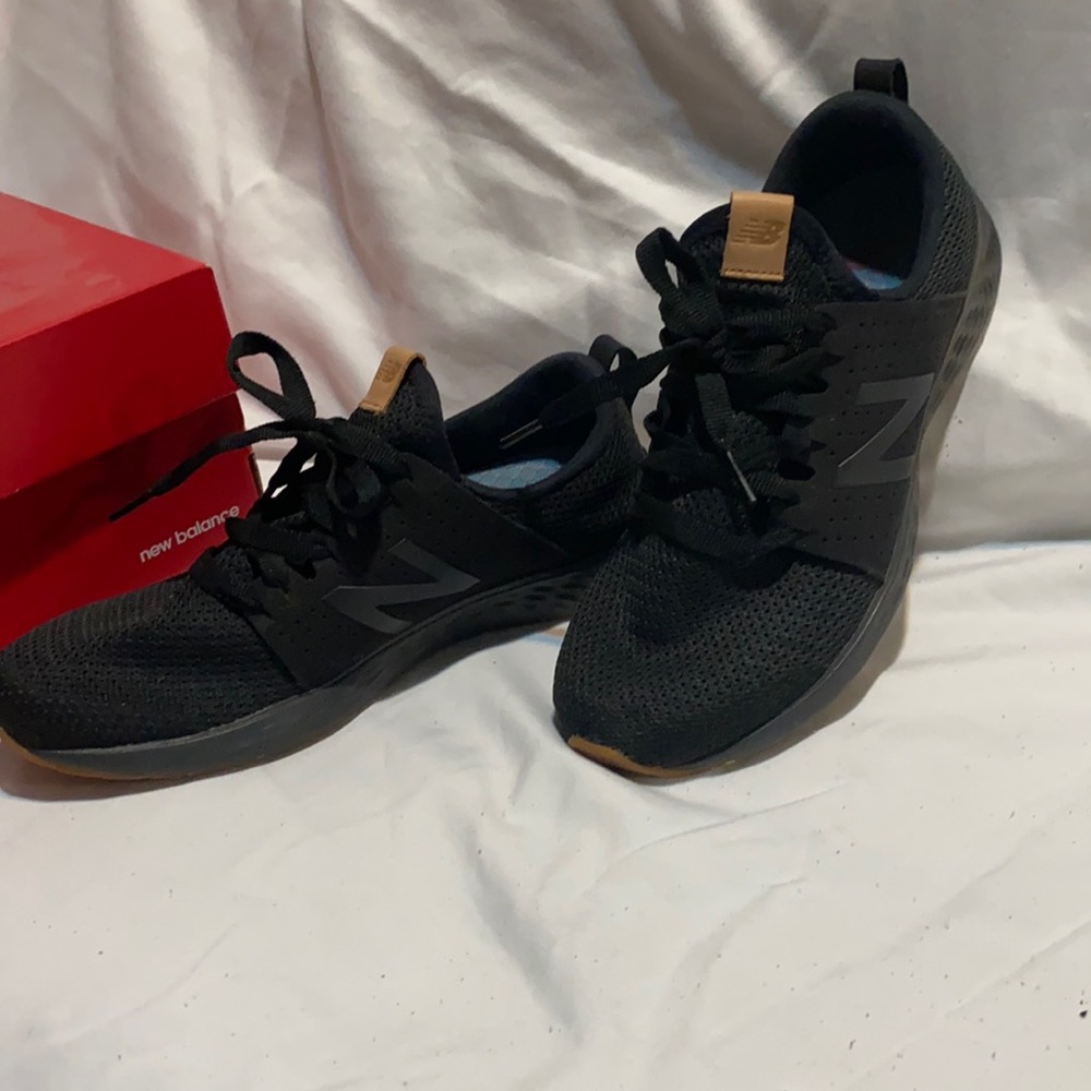Used Men’s size 9 New Balance running shoe